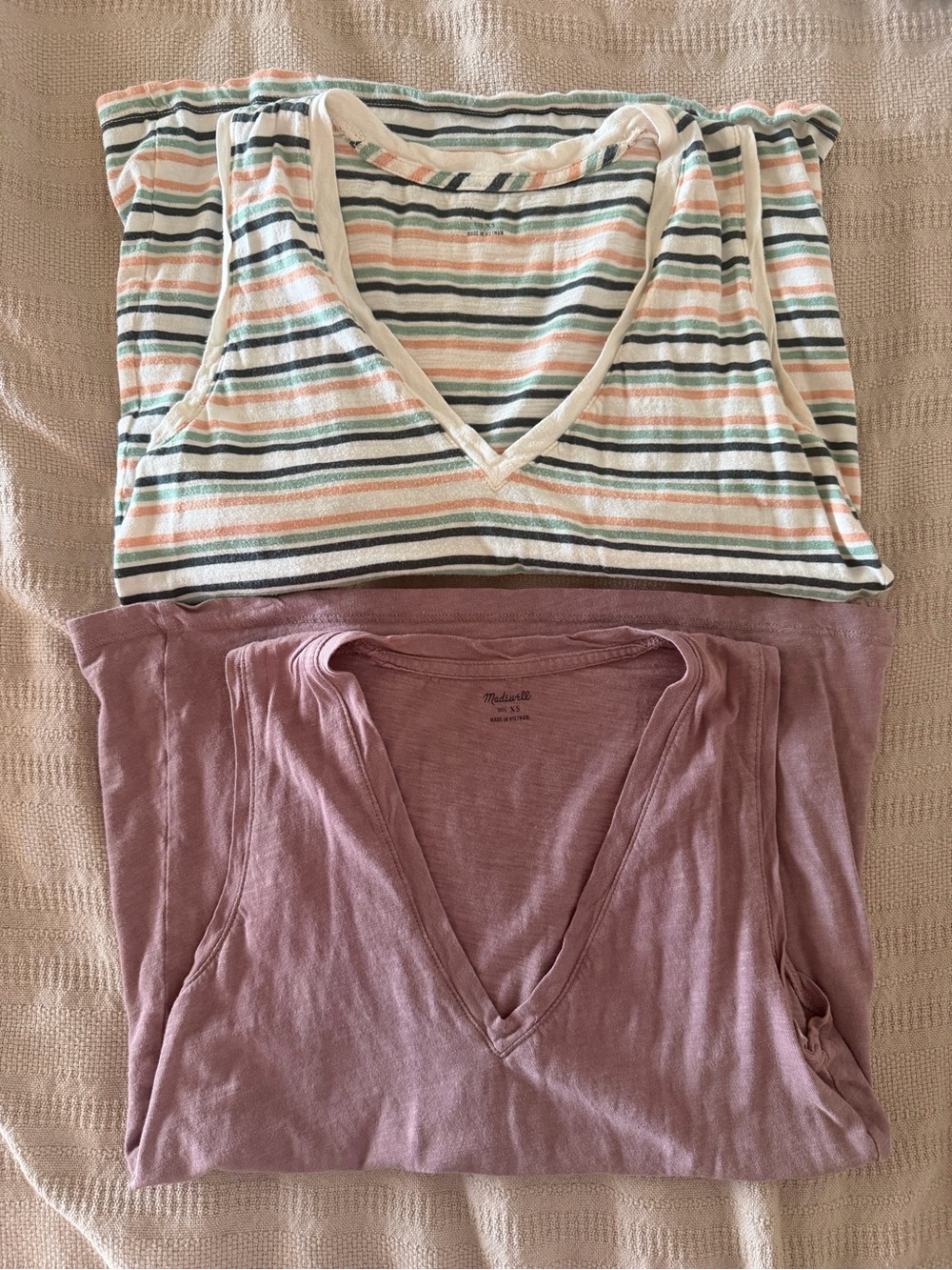 Madewell v neck sleeveless shirt bundle